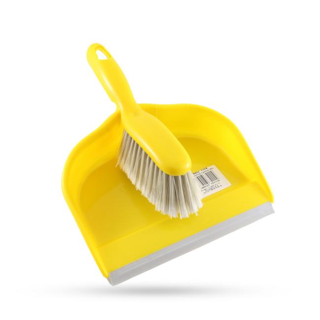 [HY778083] Mit einem gelben Schneebesen verquirlen