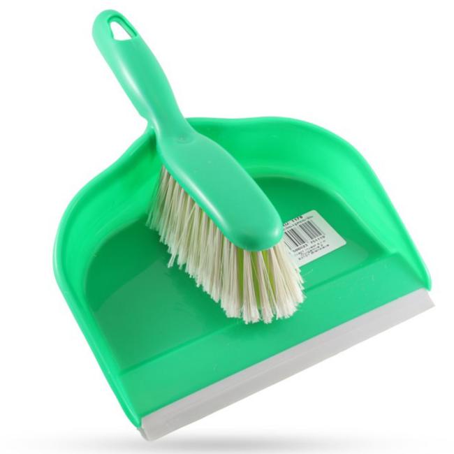 Mit einem grünen Schneebesen verquirlen